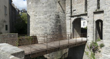 à_l'assaut_des_remparts