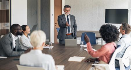 Personnes en réunion de travail