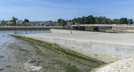 Cale de mise à l'eau de Kérino à basse mer